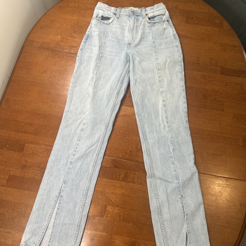 Abercrombie & Fitch Light Wash High Rise Jeans 6L